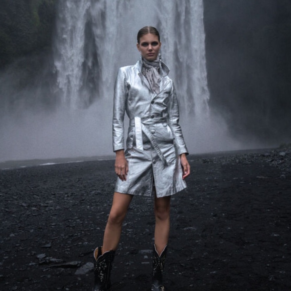 NWT Understated Leather Women's Silver Metallic Moondust Trench Coat sz. Small